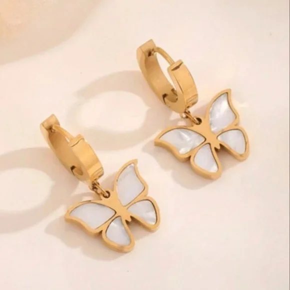 Fashion Jewelry Gold and White Butterfly Necklace Set NWT - Picture 7 of 9